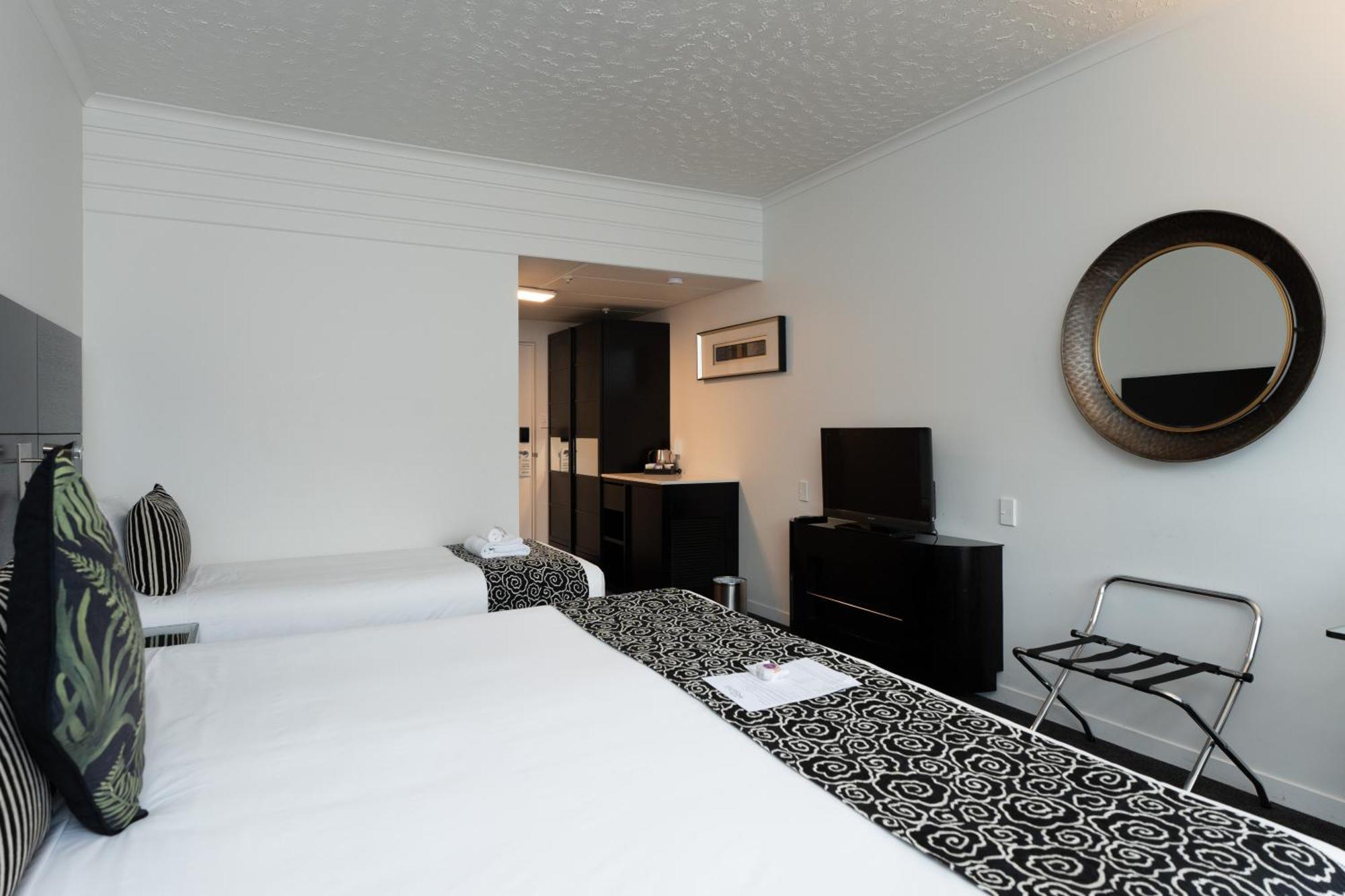 Hotel Armitage And Conference Centre ตาอูรังกา ภายนอก รูปภาพ