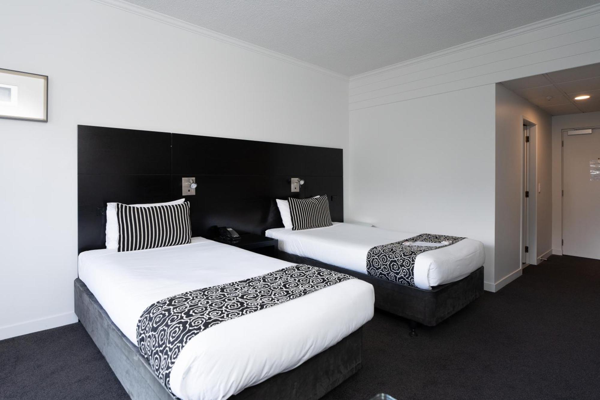 Hotel Armitage And Conference Centre ตาอูรังกา ภายนอก รูปภาพ